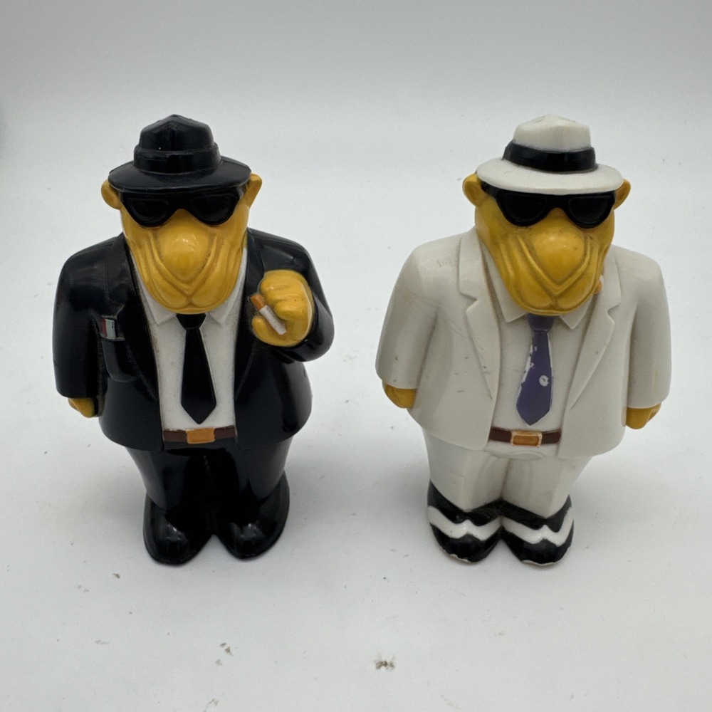 OLD VINTAGE JOE CAMEL CIGARETTES SALT N PEPPER SHAKERS CAMEL SHAPE ADVERTISING